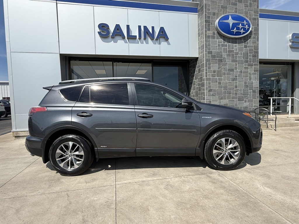 2017 Toyota RAV4 Hybrid XLE photo 27