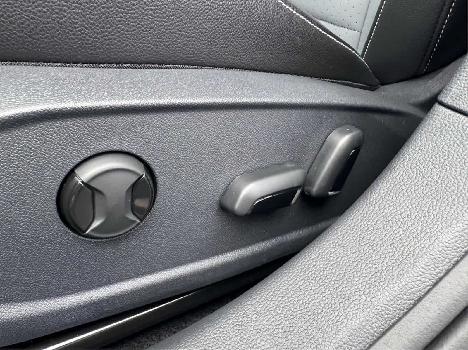 2025 Volkswagen Jetta SE photo 10
