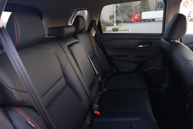 2026 Nissan Rogue SV photo 18