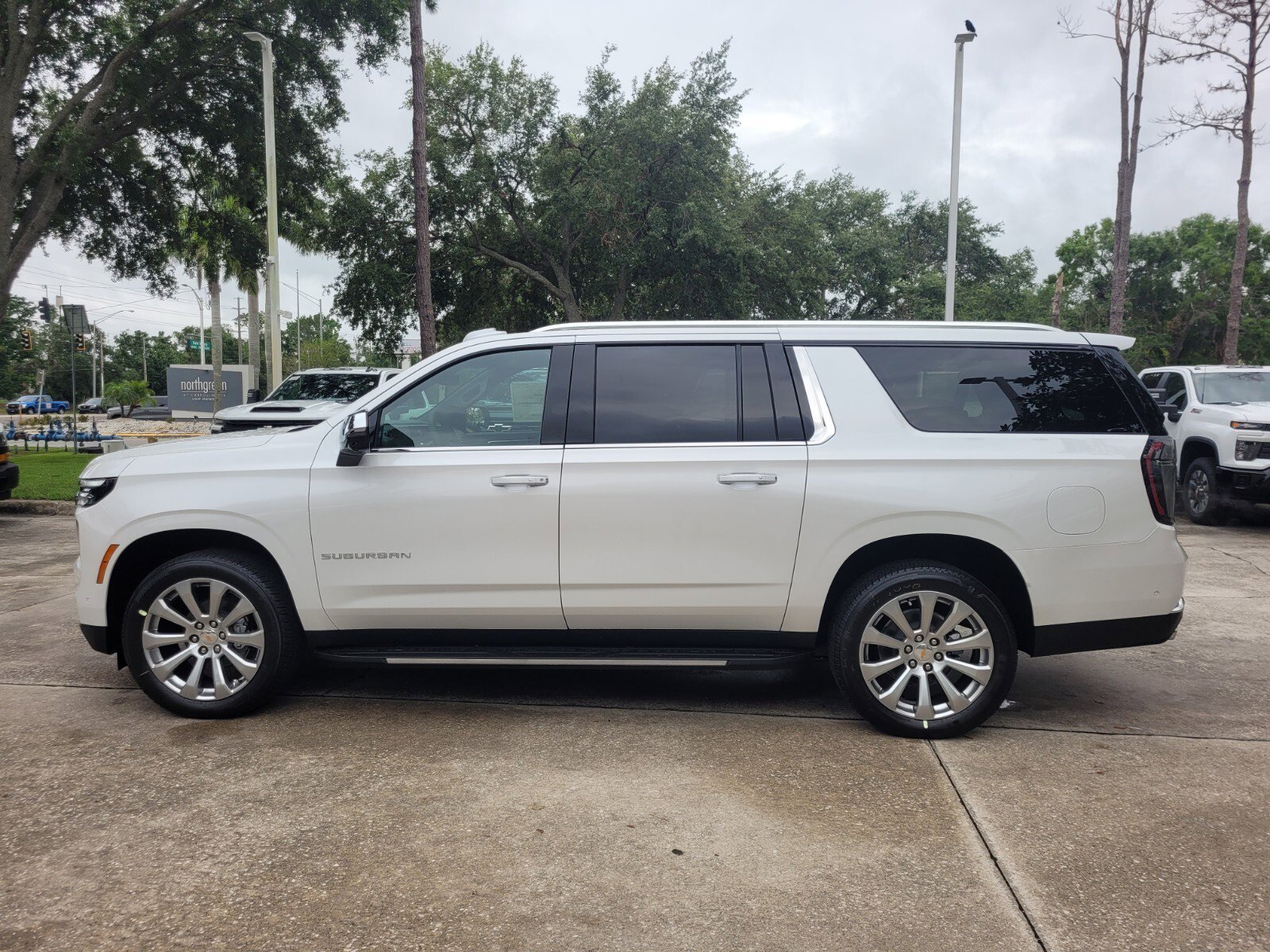 2025 Chevrolet Suburban Premier photo 4