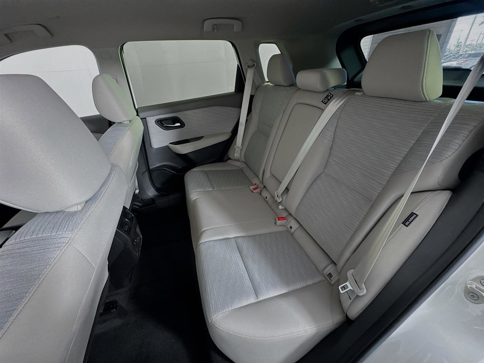 2023 Nissan Rogue SV photo 18