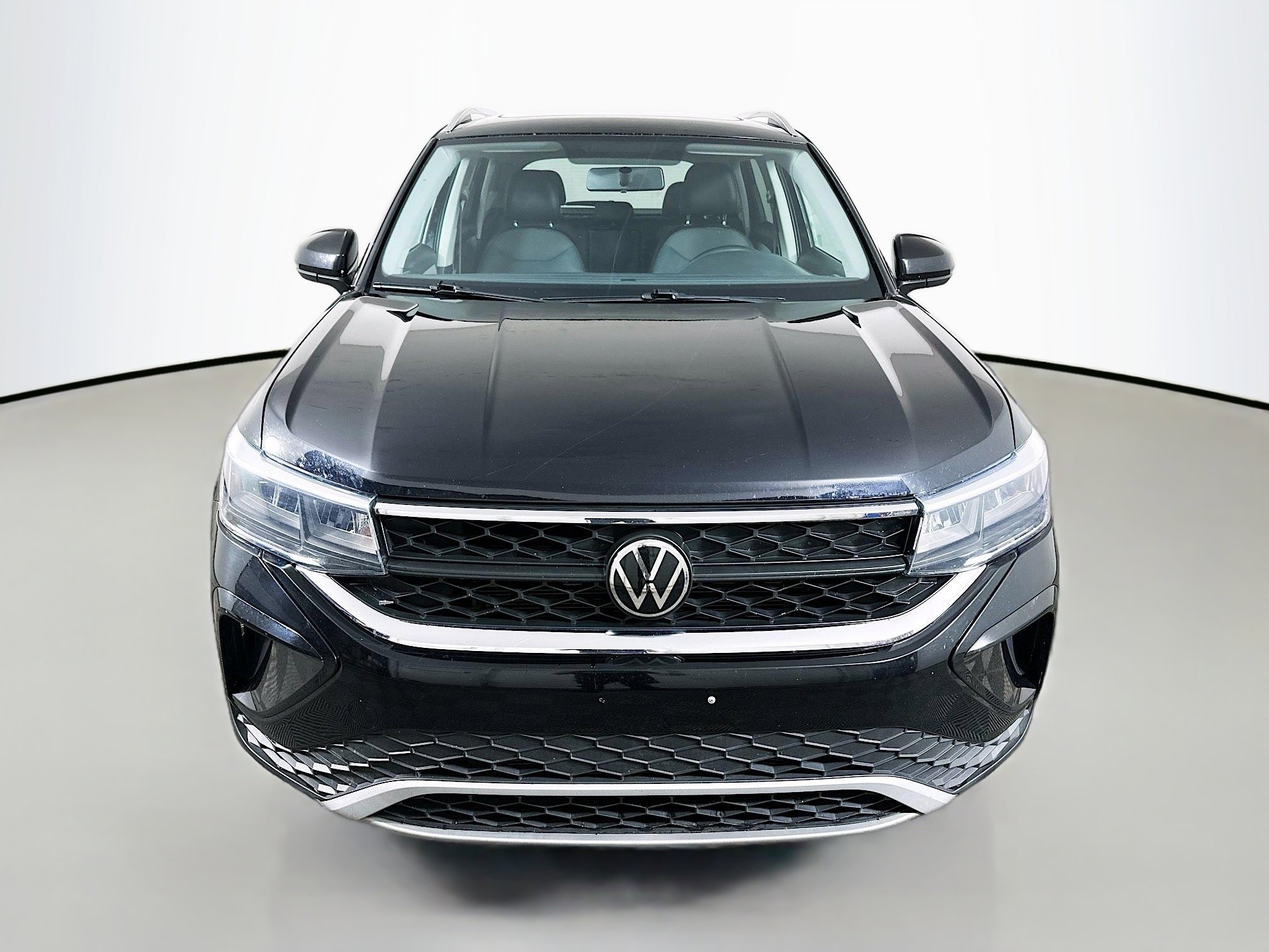 2022 Volkswagen Taos SE photo 2