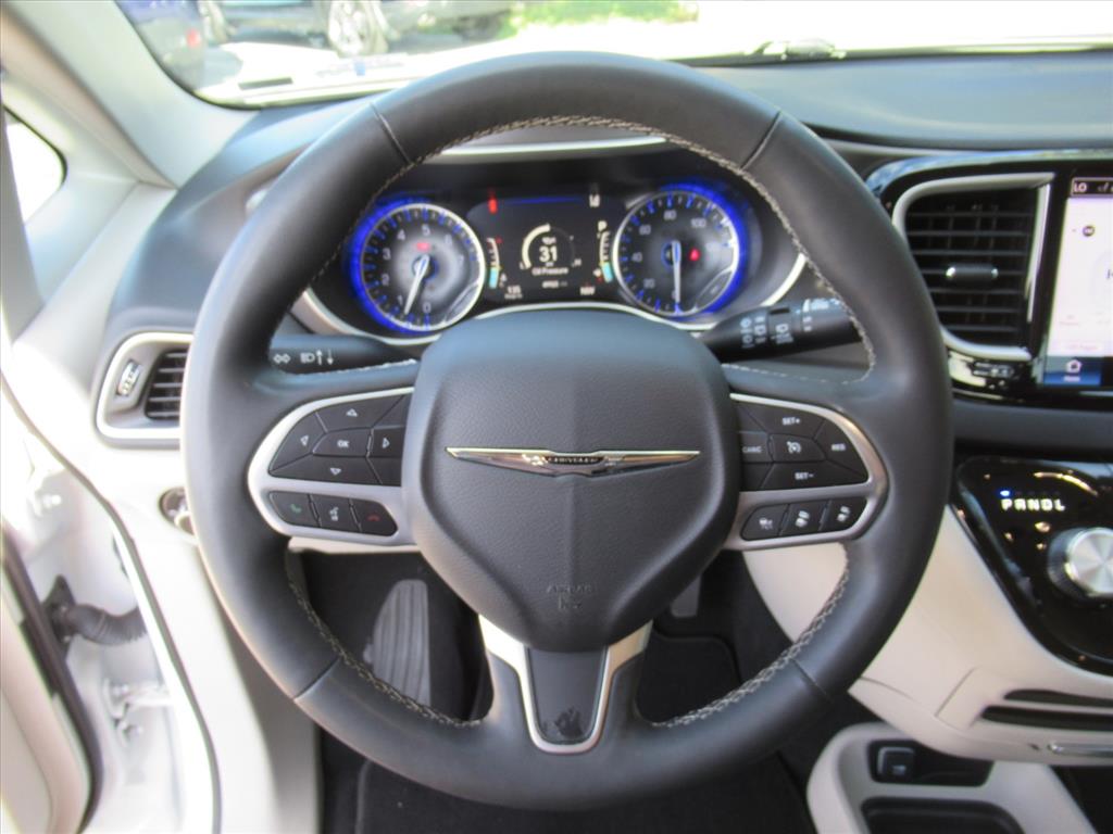 2023 Chrysler Pacifica Touring L photo 15