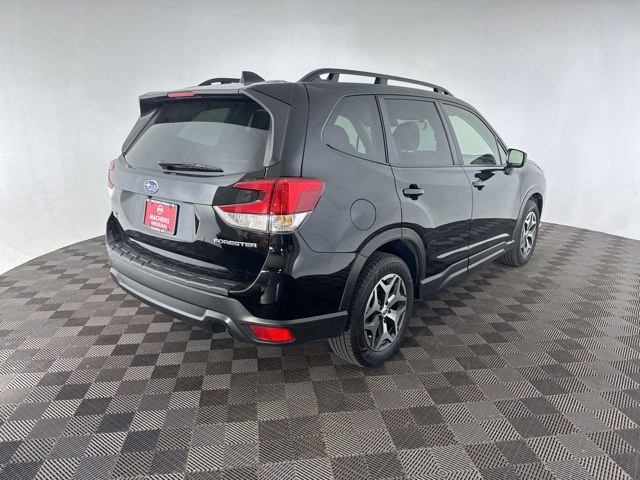 2022 Subaru Forester Premium photo 5