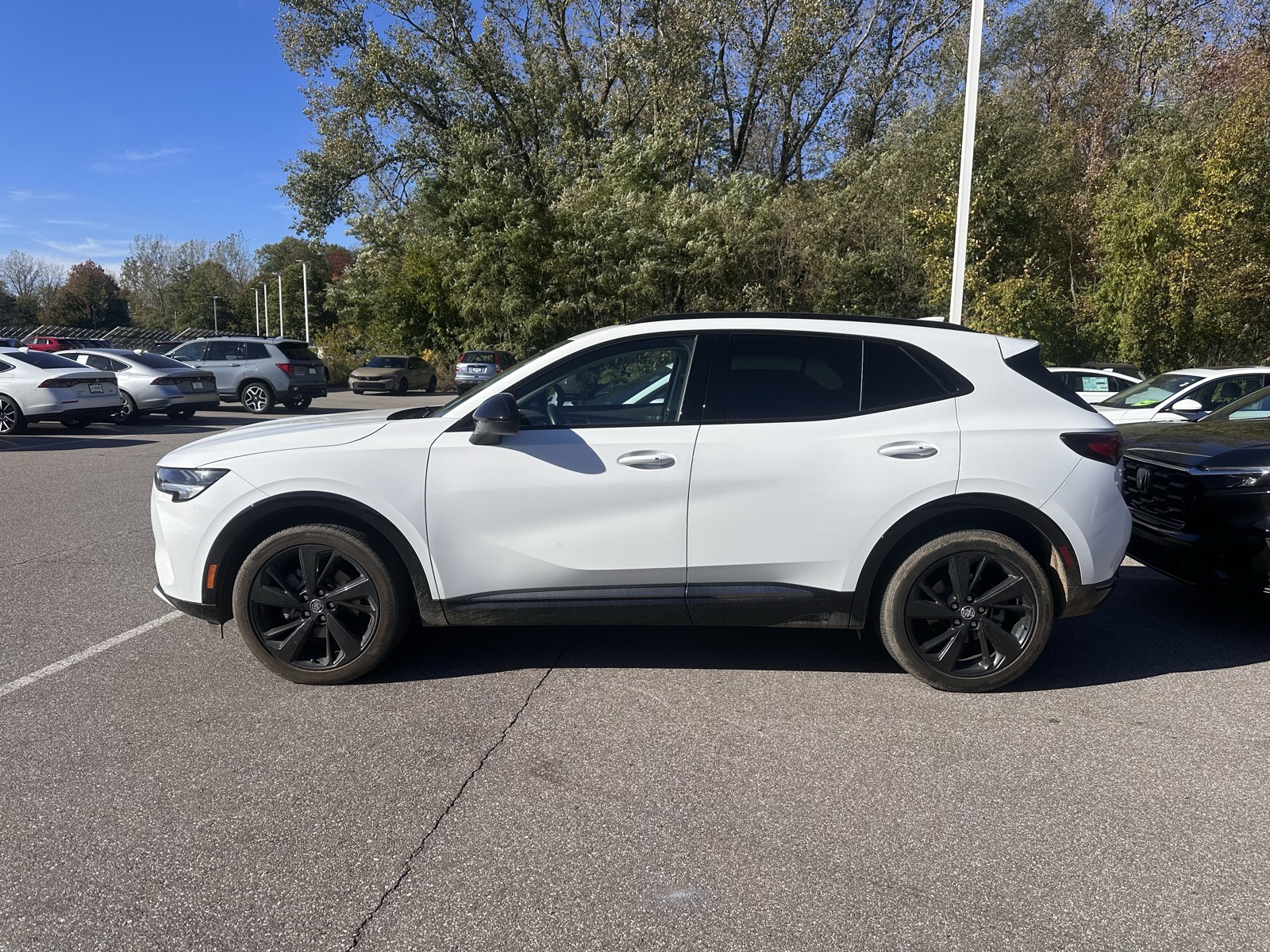 2023 Buick Envision Essence photo 2
