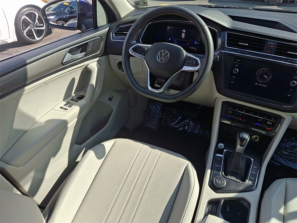 2022 Volkswagen Tiguan SE photo 13