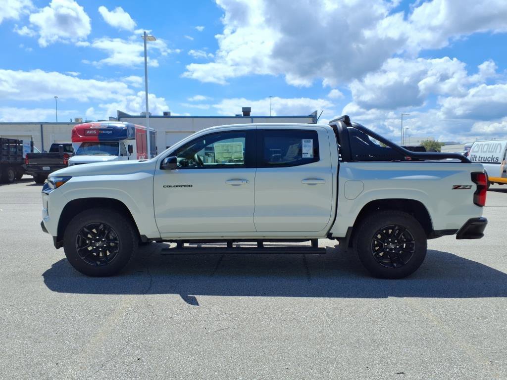 2025 Chevrolet Colorado Z71 photo 3