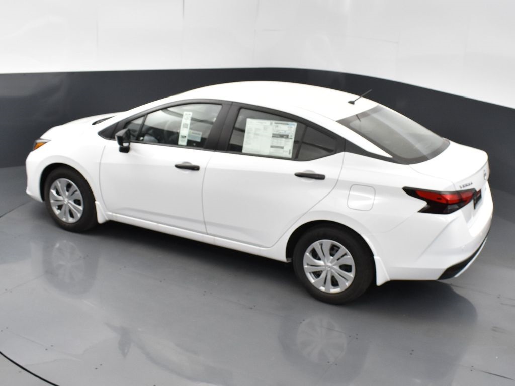 2025 Nissan Versa 1.6 S photo 40