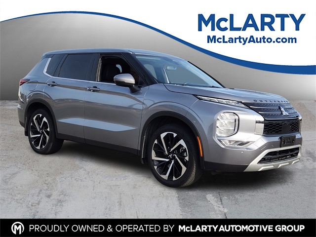 2024 Mitsubishi Outlander SE's photo