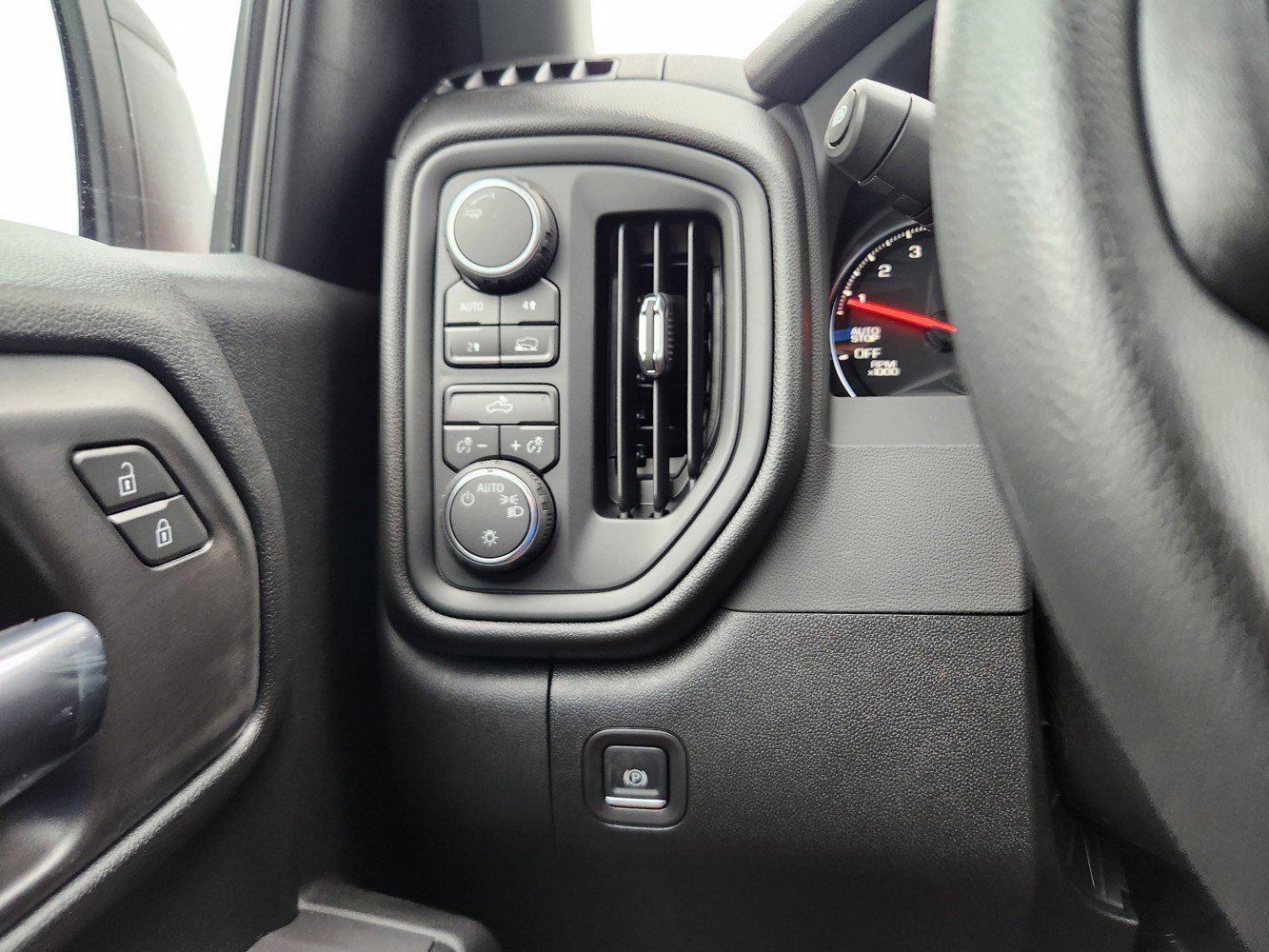 2025 Chevrolet Silverado 1500 Custom photo 10