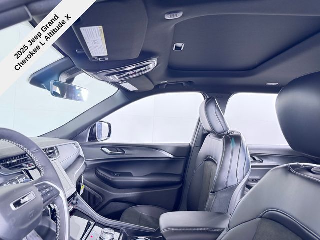 2025 Jeep Grand Cherokee Altitude X photo 16