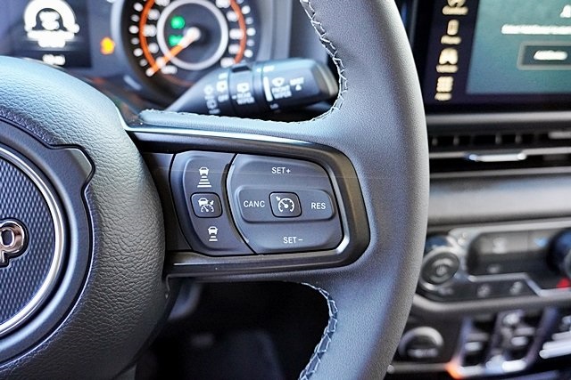 New 2026 Bright White Clear-Coat Exterior Paint Jeep Sport S image 41