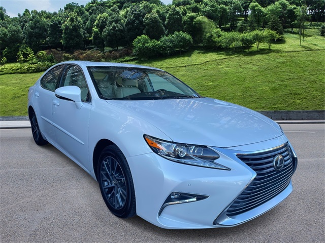 2018 Lexus ES 350's photo