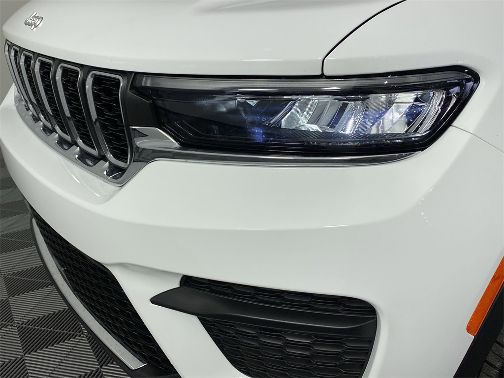 2025 Jeep Grand Cherokee Laredo X photo 6