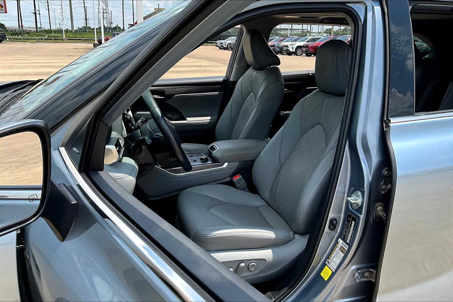 2021 Toyota Highlander Platinum photo 7