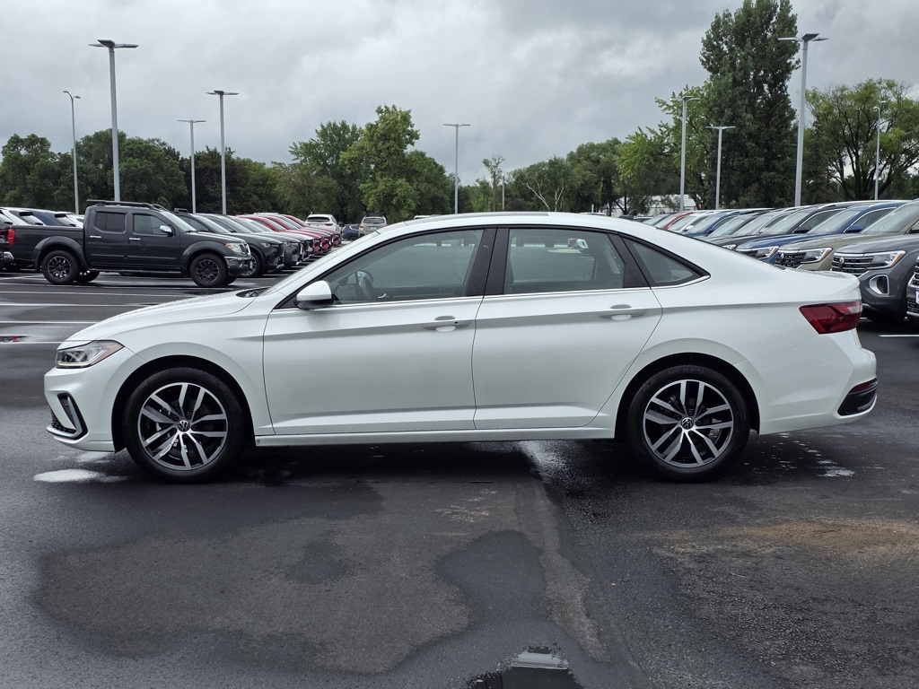 Used 2025 Volkswagen Jetta SE with VIN 3VW7X7BU0SM039929 for sale in St. Cloud, Minnesota