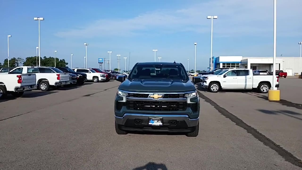 2025 Chevrolet Silverado 1500 LT photo 2