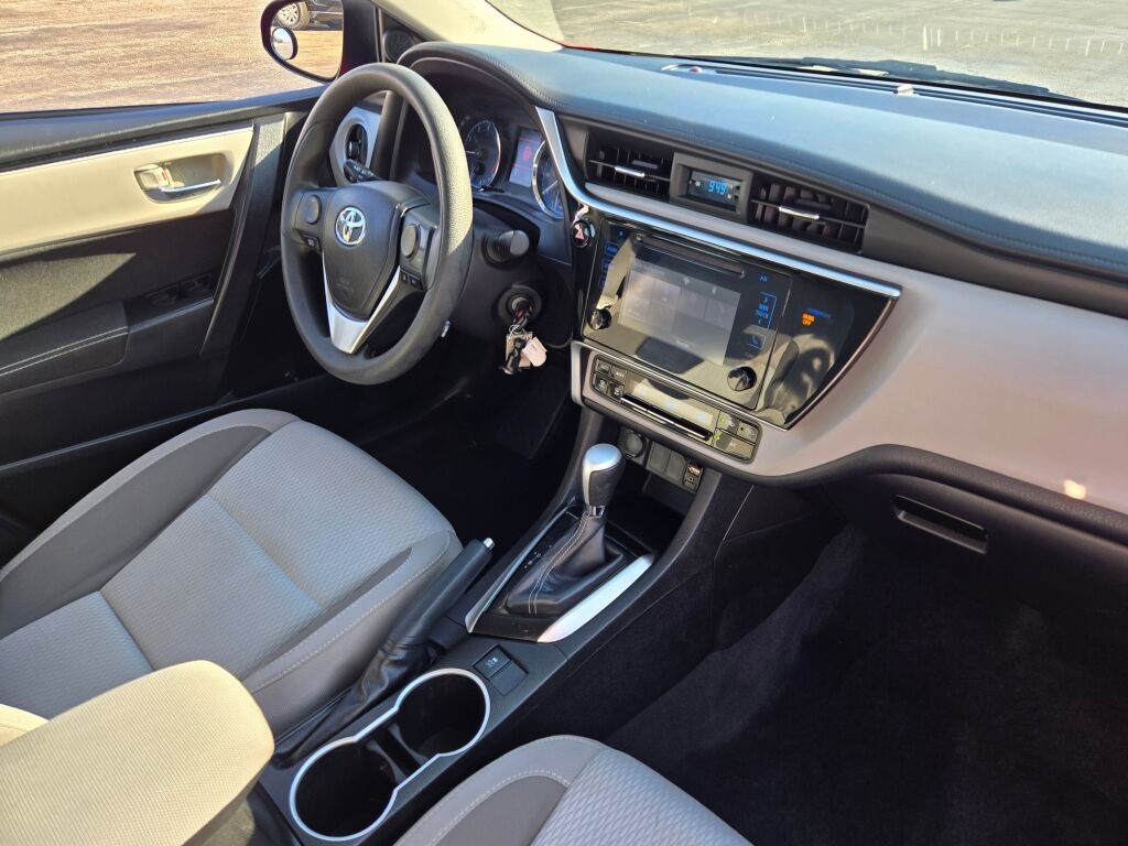 2019 Toyota Corolla LE photo 5