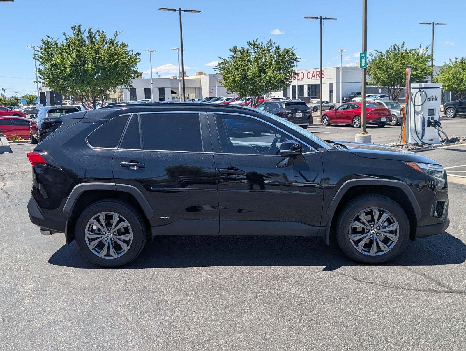 Used 2022 Midnight Black Metallic Toyota Hybrid XLE Premium image 8
