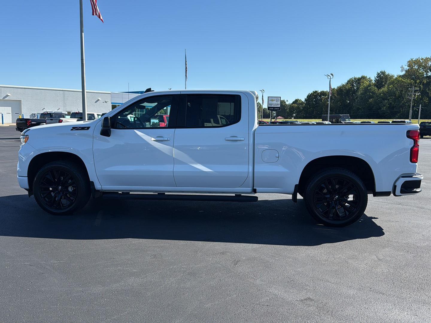 2023 Chevrolet Silverado 1500 RST photo 3