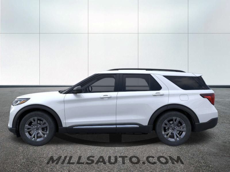 2025 Ford Explorer photo 2