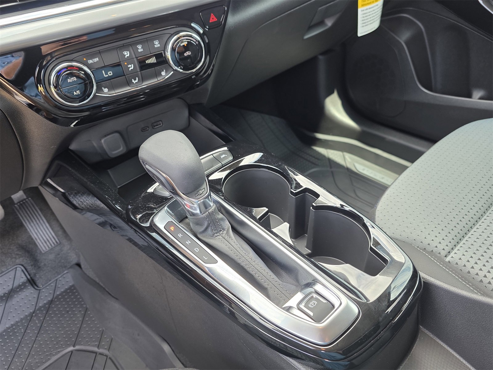 2025 Chevrolet Trax LT photo 19
