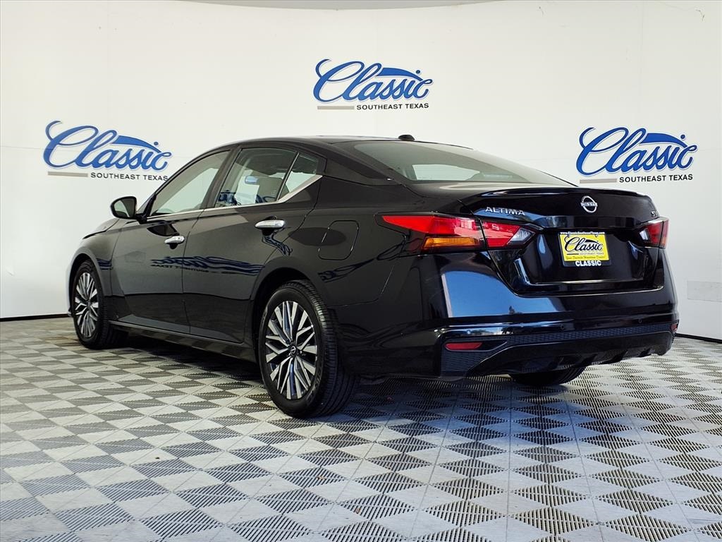 2023 Nissan Altima 2.5 SV photo 2
