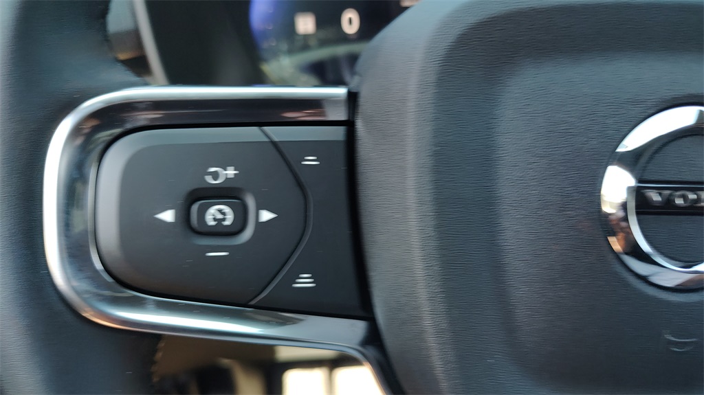 2026 Volvo XC40 photo 17