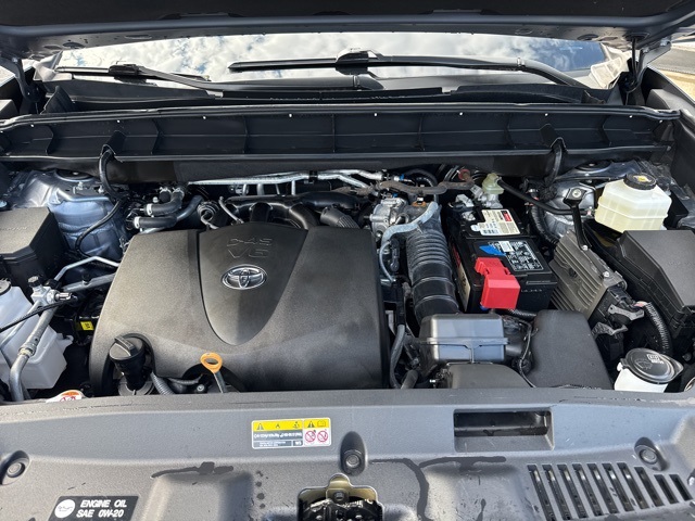 2022 Toyota Highlander LE photo 38