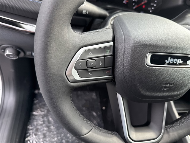 2025 Jeep Compass Latitude photo 11