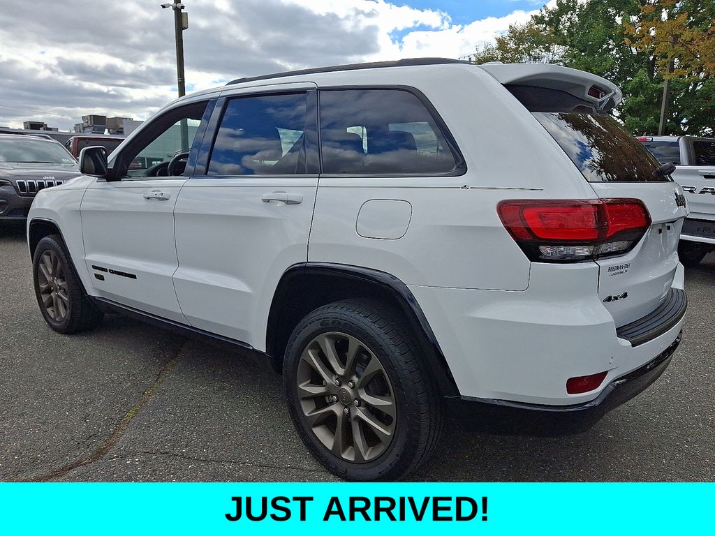 2016 Jeep Grand Cherokee Limited photo 2