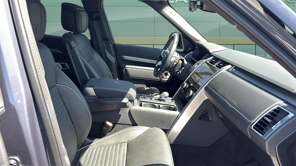 2024 Land Rover Discovery SE photo 12