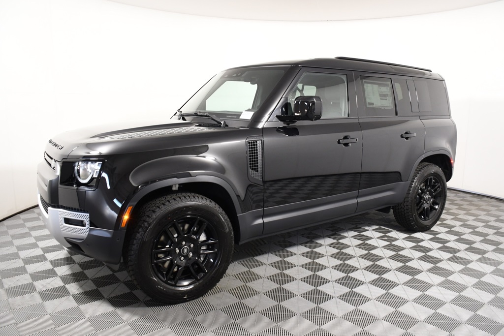2025 Land Rover Defender 110 S photo 2
