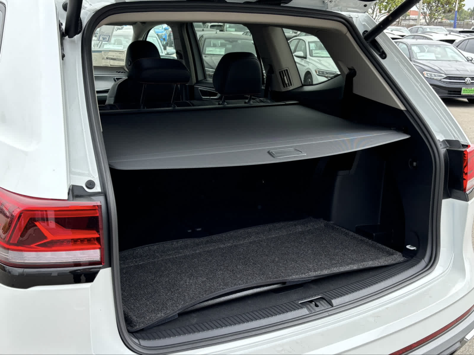 2024 Volkswagen Atlas Peak Edition SEL photo 19