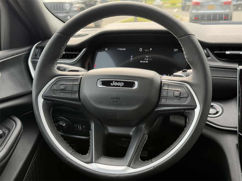 2025 Jeep Grand Cherokee Altitude X photo 2