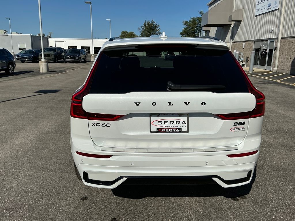 2026 Volvo XC60 B5 photo 3