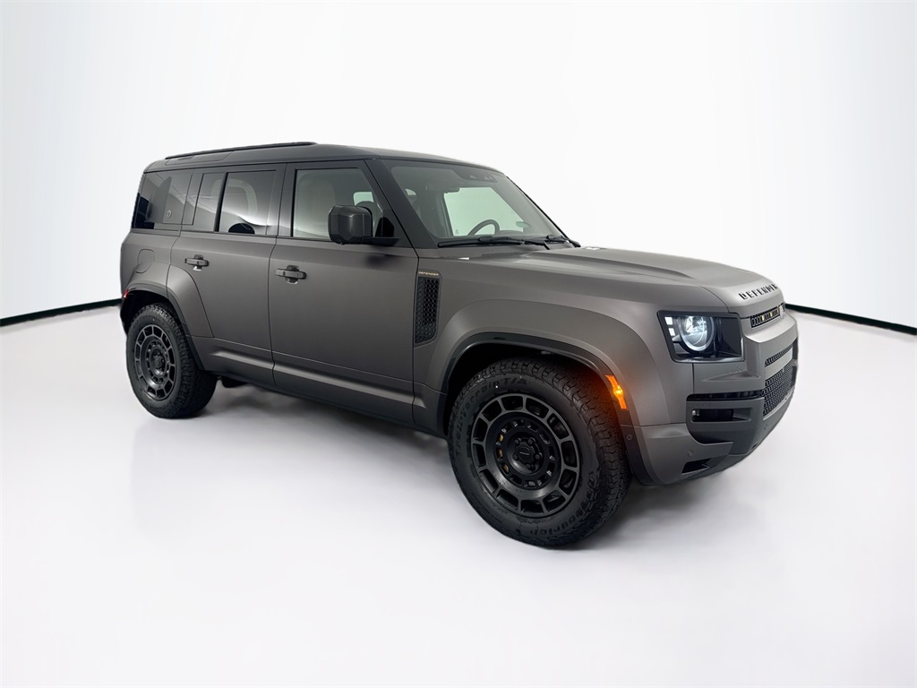 2026 Land Rover Defender 110 photo 3