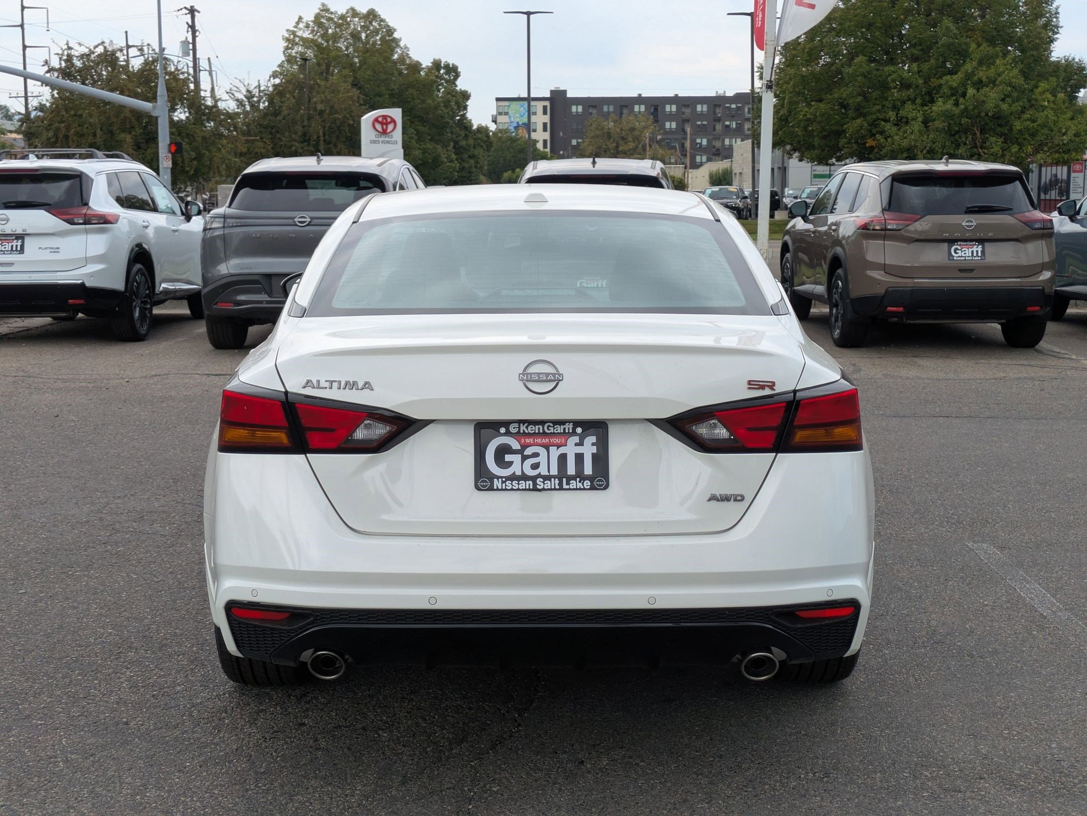 2025 Nissan Altima SR photo 4