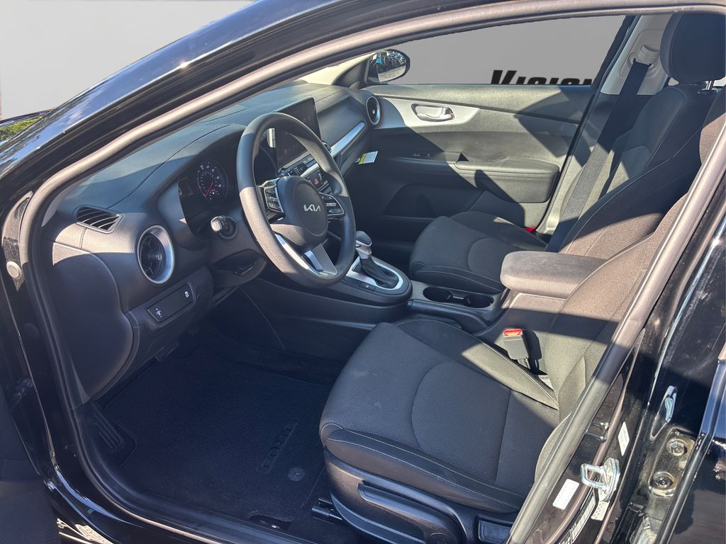 2023 Kia Forte LXS photo 8