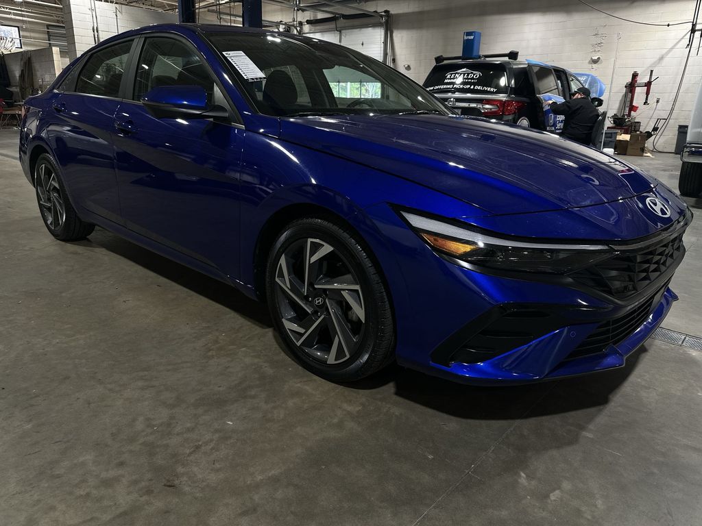 2024 Hyundai Elantra Limited photo 2