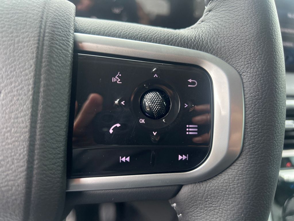 2025 Nissan Armada SV photo 28