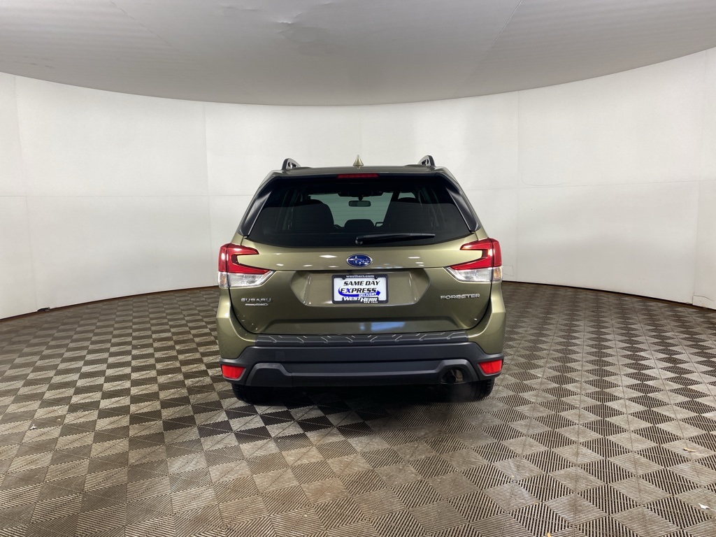 2023 Subaru Forester Premium photo 4