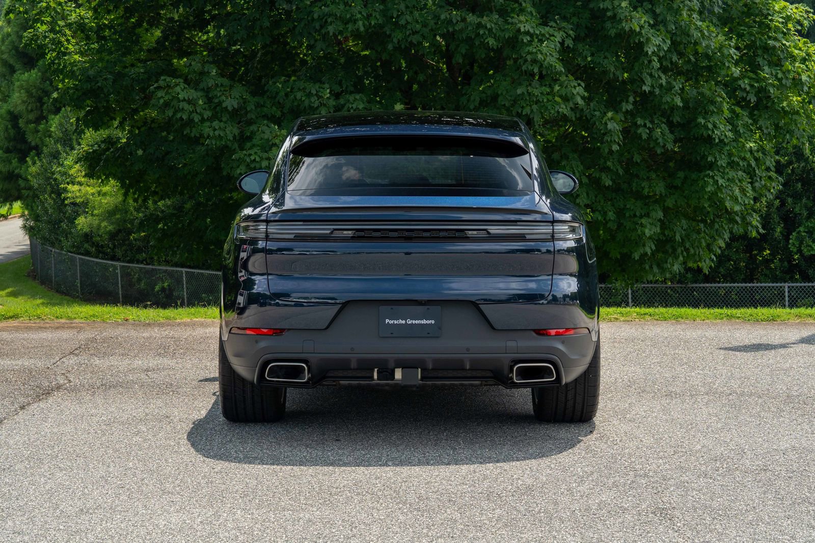 2025 Porsche Cayenne Base photo 6