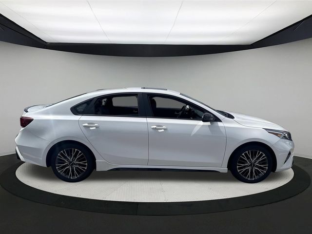 2022 Kia Forte GT-Line photo 3