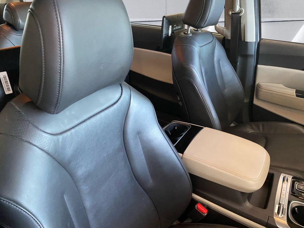 2022 Kia Carnival SX photo 12