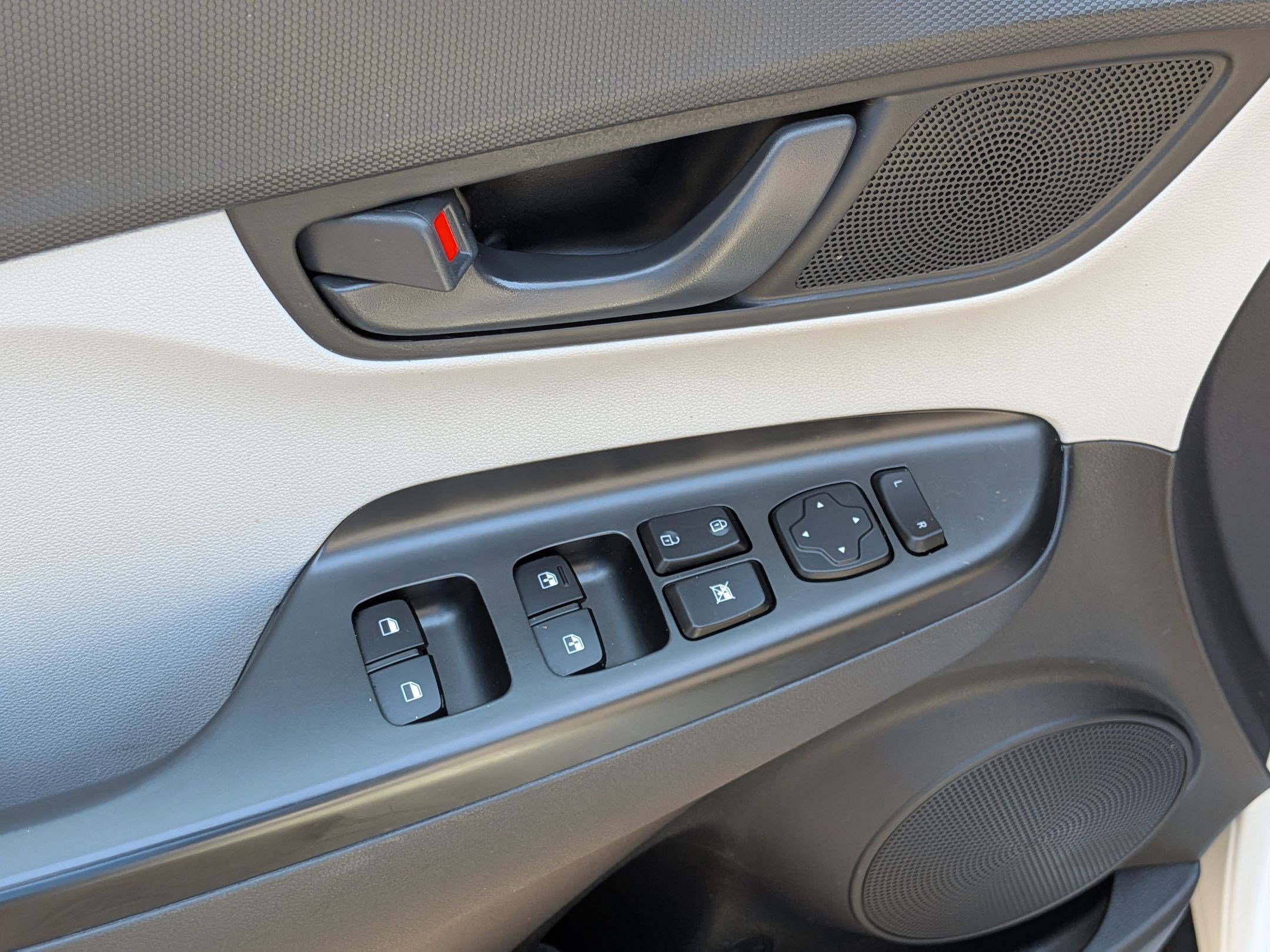 2023 Hyundai Kona SEL photo 12