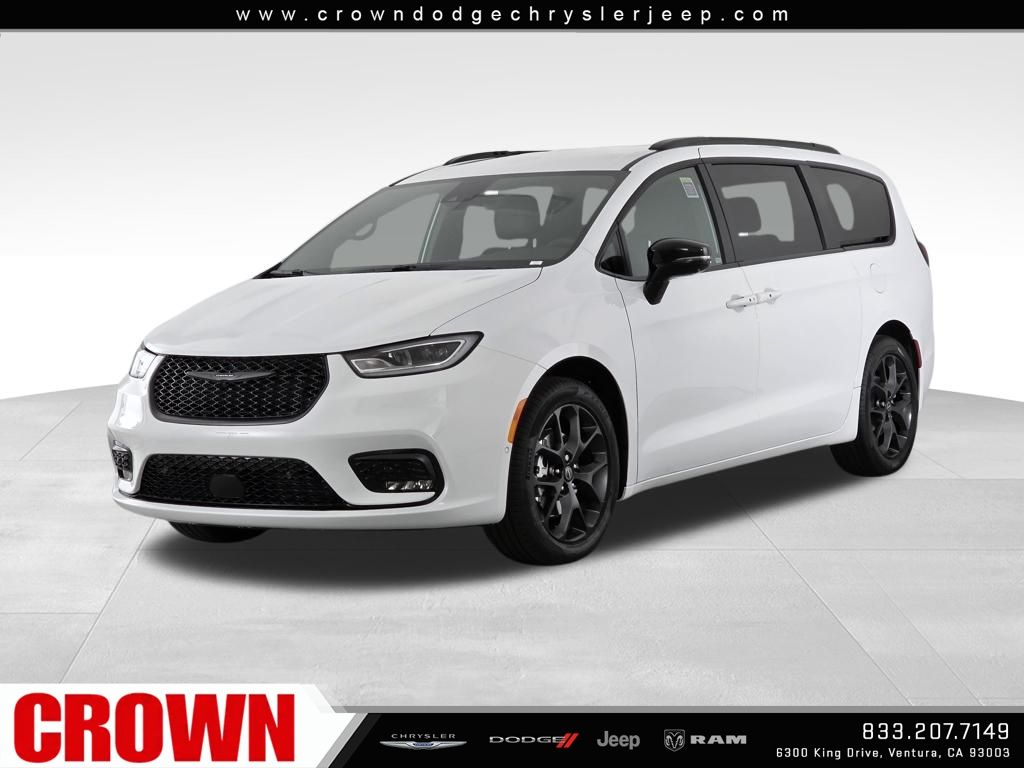 2026 Chrysler Pacifica Select's photo