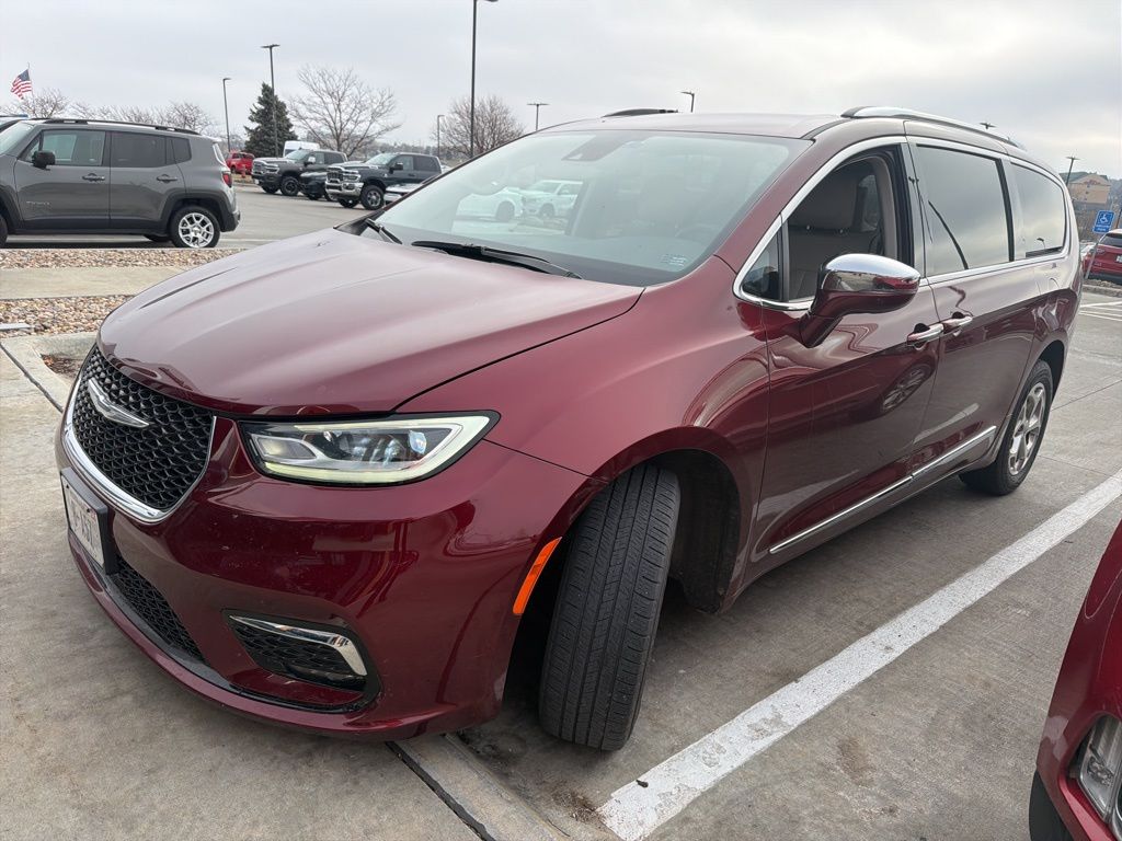 2021 Chrysler Pacifica Limited's photo
