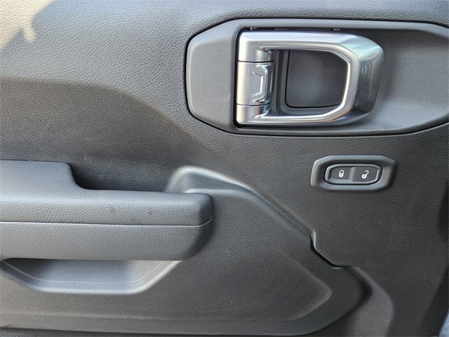 2025 Jeep Wrangler Sport photo 28