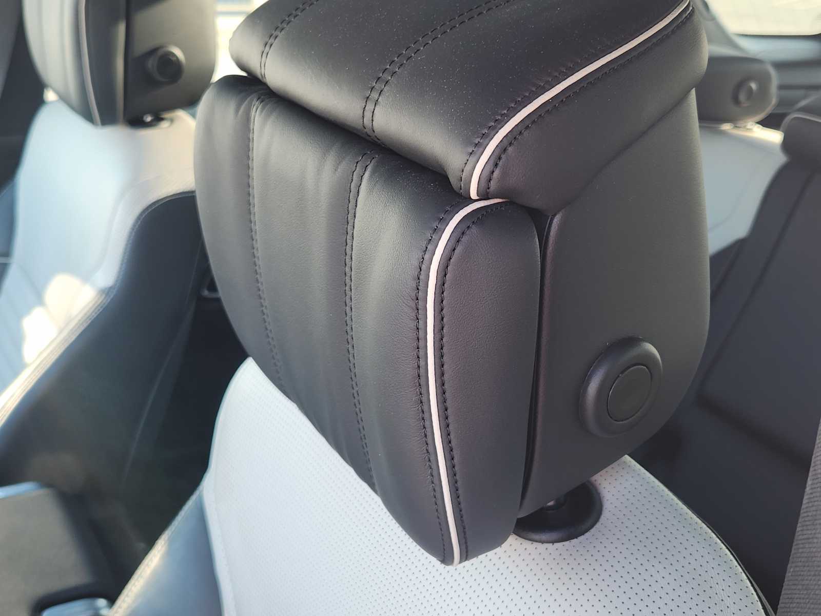 2021 Land Rover Discovery HSE R-Dynamic photo 13